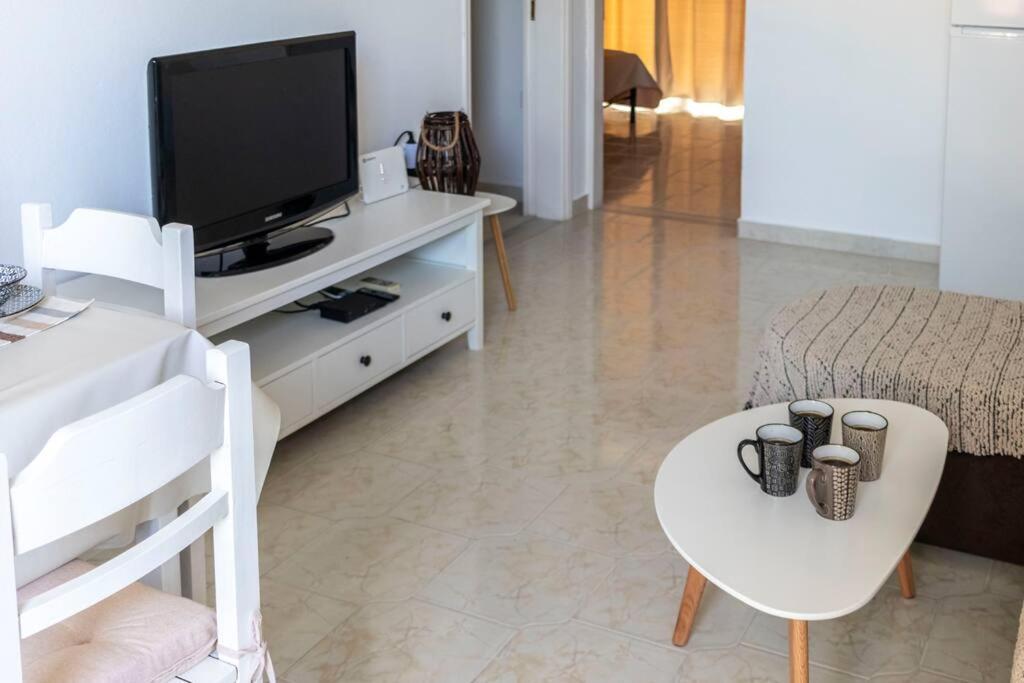 Fotis House *