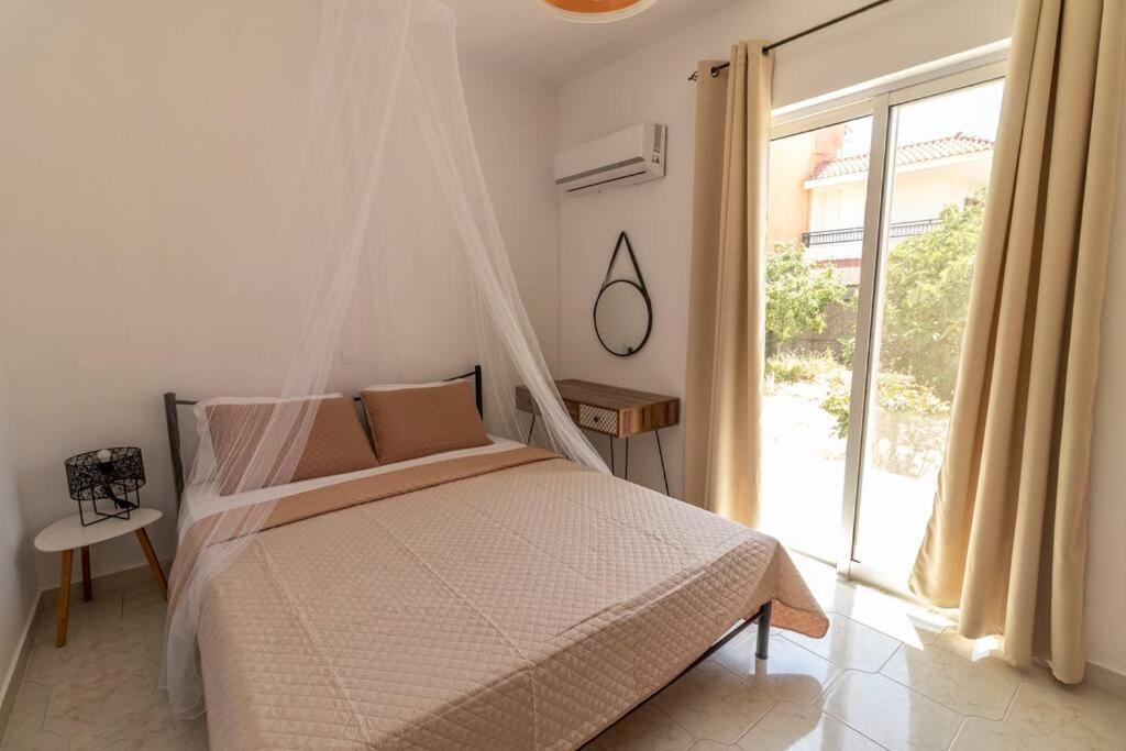 Fotis House *